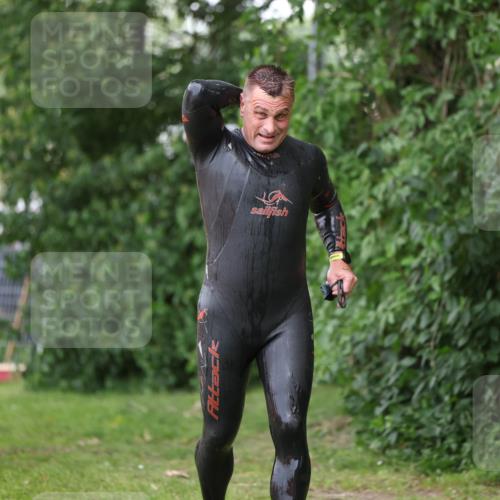 15.06.2025 - 7 Türme Triathlon Michael Strokosch http://msf.ph/oto/7966703 15.06.2025 12:20:58 Schwimmen 385, 434, 557, 568, 592, 597, 625, 674 meine-sportfotos.de