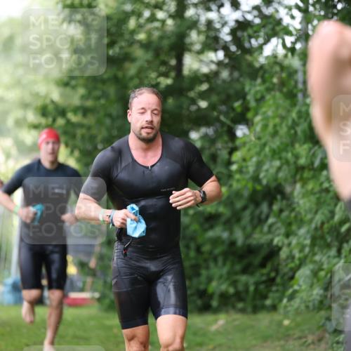 15.06.2025 - 7 Türme Triathlon Michael Strokosch http://msf.ph/oto/7967007 15.06.2025 12:21:28 Schwimmen 390, 492, 515, 534, 626, 664, 665, 680 meine-sportfotos.de