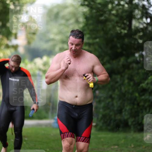 15.06.2025 - 7 Türme Triathlon Michael Strokosch http://msf.ph/oto/7967082 15.06.2025 12:21:33 Schwimmen 360, 386, 390, 492, 515, 534, 577, 626, 664, 665, 680 meine-sportfotos.de