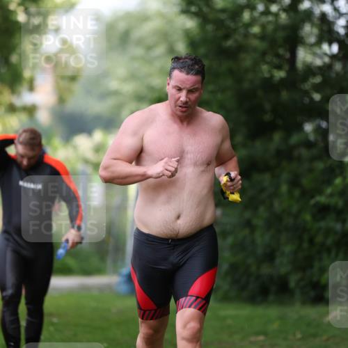 15.06.2025 - 7 Türme Triathlon Michael Strokosch http://msf.ph/oto/7967087 15.06.2025 12:21:33 Schwimmen 360, 386, 390, 492, 515, 534, 577, 626, 664, 665, 680 meine-sportfotos.de