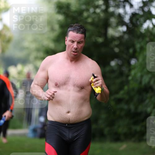 15.06.2025 - 7 Türme Triathlon Michael Strokosch http://msf.ph/oto/7967109 15.06.2025 12:21:34 Schwimmen 360, 386, 390, 492, 515, 534, 577, 626, 664, 665, 680 meine-sportfotos.de
