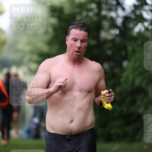 15.06.2025 - 7 Türme Triathlon Michael Strokosch http://msf.ph/oto/7967124 15.06.2025 12:21:35 Schwimmen 360, 386, 390, 492, 515, 534, 577, 626, 664, 665, 680 meine-sportfotos.de