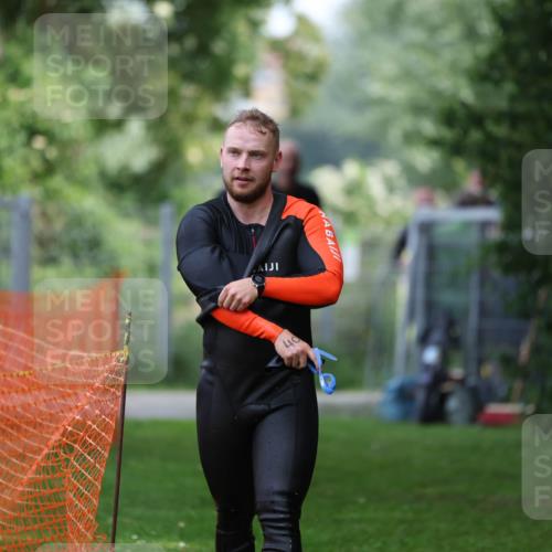 15.06.2025 - 7 Türme Triathlon Michael Strokosch http://msf.ph/oto/7967143 15.06.2025 12:21:36 Schwimmen 360, 386, 390, 409, 492, 515, 534, 577, 626, 664, 665, 680 meine-sportfotos.de