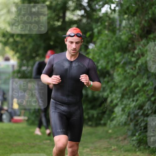 15.06.2025 - 7 Türme Triathlon Michael Strokosch http://msf.ph/oto/7967236 15.06.2025 12:21:50 Schwimmen 360, 386, 390, 409, 454, 492, 577, 578, 596, 623, 641, 664, 680 meine-sportfotos.de