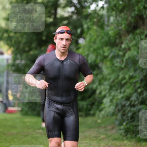 15.06.2025 - 7 Türme Triathlon Michael Strokosch http://msf.ph/oto/7967241 15.06.2025 12:21:50 Schwimmen 360, 386, 390, 409, 454, 492, 577, 578, 596, 623, 641, 664, 680 meine-sportfotos.de