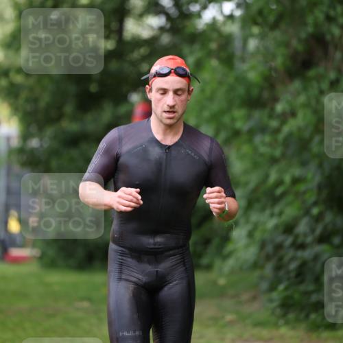 15.06.2025 - 7 Türme Triathlon Michael Strokosch http://msf.ph/oto/7967252 15.06.2025 12:21:51 Schwimmen 360, 386, 390, 409, 454, 492, 577, 578, 596, 623, 641, 664, 680 meine-sportfotos.de