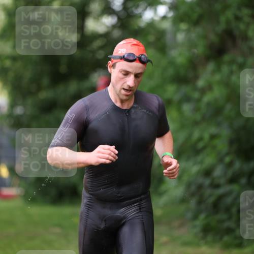 15.06.2025 - 7 Türme Triathlon Michael Strokosch http://msf.ph/oto/7967259 15.06.2025 12:21:51 Schwimmen 360, 386, 390, 409, 454, 492, 577, 578, 596, 623, 641, 664, 680 meine-sportfotos.de