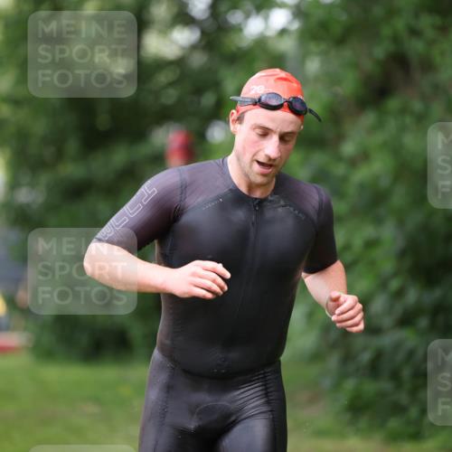 15.06.2025 - 7 Türme Triathlon Michael Strokosch http://msf.ph/oto/7967262 15.06.2025 12:21:51 Schwimmen 360, 386, 390, 409, 454, 492, 577, 578, 596, 623, 641, 664, 680 meine-sportfotos.de