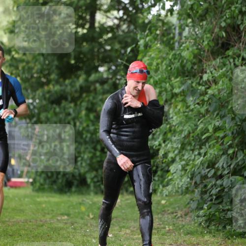15.06.2025 - 7 Türme Triathlon Michael Strokosch http://msf.ph/oto/7967266 15.06.2025 12:21:55 Schwimmen 360, 386, 402, 409, 454, 492, 577, 578, 586, 596, 623, 641, 664, 680 meine-sportfotos.de