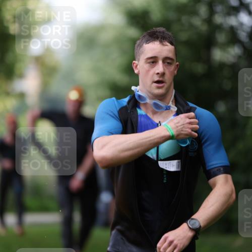 15.06.2025 - 7 Türme Triathlon Michael Strokosch http://msf.ph/oto/7967299 15.06.2025 12:21:58 Schwimmen 360, 386, 402, 409, 454, 577, 578, 586, 596, 623, 641, 664 meine-sportfotos.de