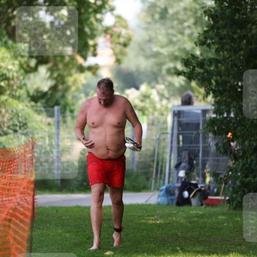 15.06.2025 - 7 Türme Triathlon Michael Strokosch http://msf.ph/oto/7967537 15.06.2025 12:51:11 Schwimmen 673, 1090 meine-sportfotos.de