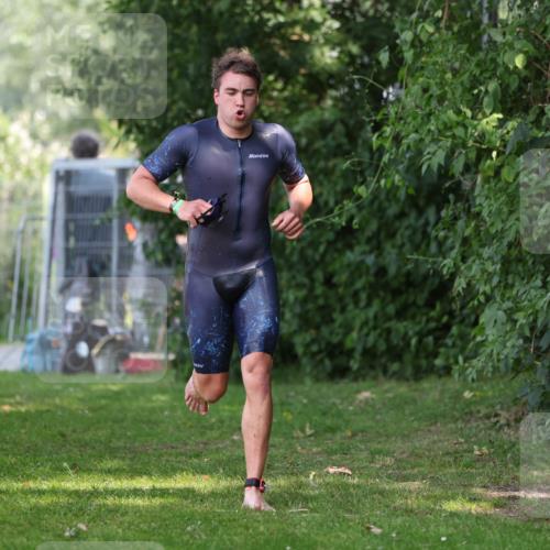 15.06.2025 - 7 Türme Triathlon Michael Strokosch http://msf.ph/oto/7967549 15.06.2025 12:51:51 Schwimmen 817, 940, 999 meine-sportfotos.de