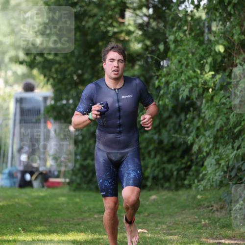 15.06.2025 - 7 Türme Triathlon Michael Strokosch http://msf.ph/oto/7967552 15.06.2025 12:51:52 Schwimmen 817, 940, 999 meine-sportfotos.de