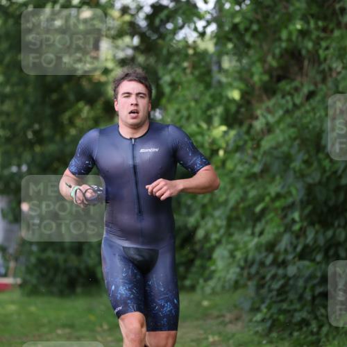 15.06.2025 - 7 Türme Triathlon Michael Strokosch http://msf.ph/oto/7967557 15.06.2025 12:51:52 Schwimmen 817, 940, 999 meine-sportfotos.de