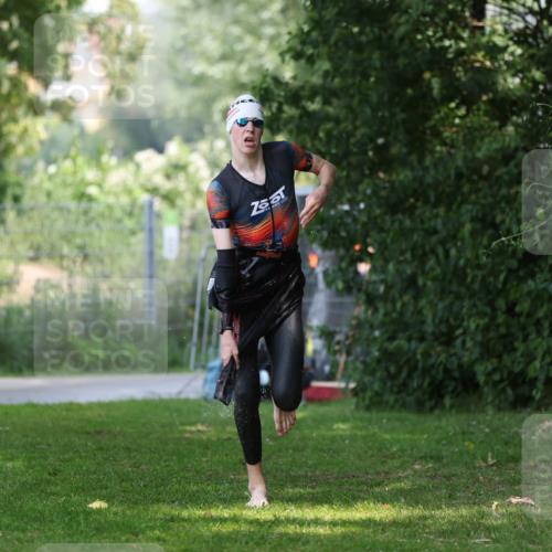 15.06.2025 - 7 Türme Triathlon Michael Strokosch http://msf.ph/oto/7967591 15.06.2025 12:51:58 Schwimmen 817, 940 meine-sportfotos.de