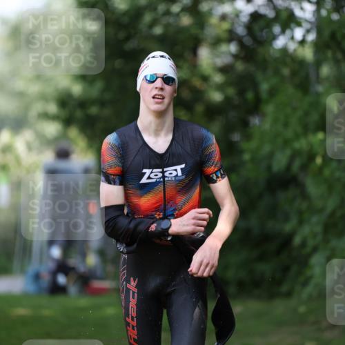 15.06.2025 - 7 Türme Triathlon Michael Strokosch http://msf.ph/oto/7967625 15.06.2025 12:52:01 Schwimmen 817, 940, 983 meine-sportfotos.de