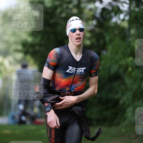 15.06.2025 - 7 Türme Triathlon Michael Strokosch http://msf.ph/oto/7967628 15.06.2025 12:52:01 Schwimmen 817, 940, 983 meine-sportfotos.de