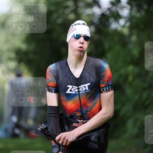 15.06.2025 - 7 Türme Triathlon Michael Strokosch http://msf.ph/oto/7967635 15.06.2025 12:52:01 Schwimmen 817, 940, 983 meine-sportfotos.de