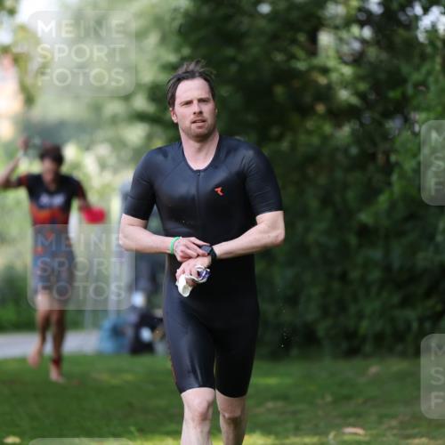 15.06.2025 - 7 Türme Triathlon Michael Strokosch http://msf.ph/oto/7967671 15.06.2025 12:52:17 Schwimmen 983 meine-sportfotos.de
