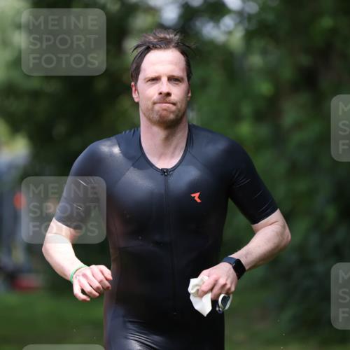 15.06.2025 - 7 Türme Triathlon Michael Strokosch http://msf.ph/oto/7967690 15.06.2025 12:52:18 Schwimmen 983 meine-sportfotos.de