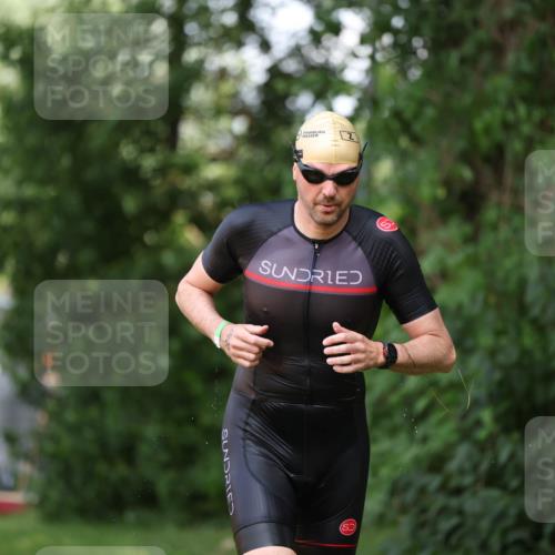 15.06.2025 - 7 Türme Triathlon Michael Strokosch http://msf.ph/oto/7967796 15.06.2025 12:52:53 Schwimmen 840, 924, 1073, 1171 meine-sportfotos.de