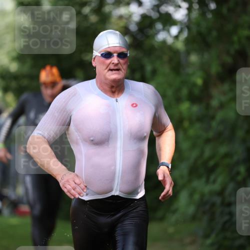15.06.2025 - 7 Türme Triathlon Michael Strokosch http://msf.ph/oto/7967846 15.06.2025 12:53:08 Schwimmen 924, 1073 meine-sportfotos.de