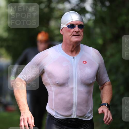 15.06.2025 - 7 Türme Triathlon Michael Strokosch http://msf.ph/oto/7967855 15.06.2025 12:53:09 Schwimmen 924, 1073 meine-sportfotos.de