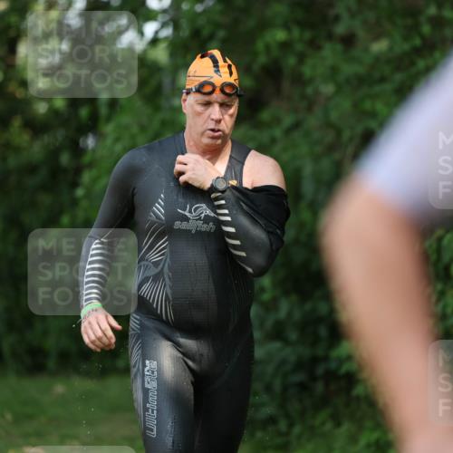 15.06.2025 - 7 Türme Triathlon Michael Strokosch http://msf.ph/oto/7967858 15.06.2025 12:53:10 Schwimmen 924, 1073 meine-sportfotos.de