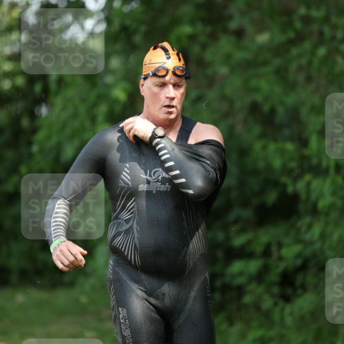 15.06.2025 - 7 Türme Triathlon Michael Strokosch http://msf.ph/oto/7967861 15.06.2025 12:53:10 Schwimmen 924, 1073 meine-sportfotos.de