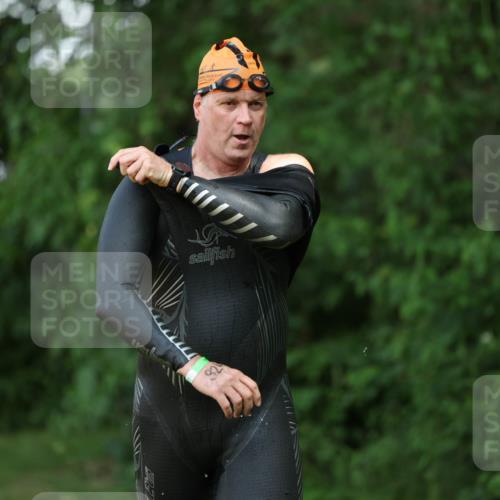 15.06.2025 - 7 Türme Triathlon Michael Strokosch http://msf.ph/oto/7967864 15.06.2025 12:53:11 Schwimmen 924, 1073 meine-sportfotos.de