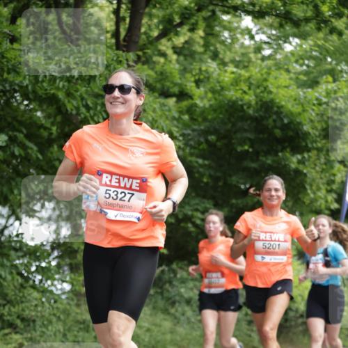 15.06.2025 - REWE Women's Run Jannik Wohlers http://msf.ph/oto/7967910 15.06.2025 10:03:02 Laufen 5327, 3607, 5201 meine-sportfotos.de