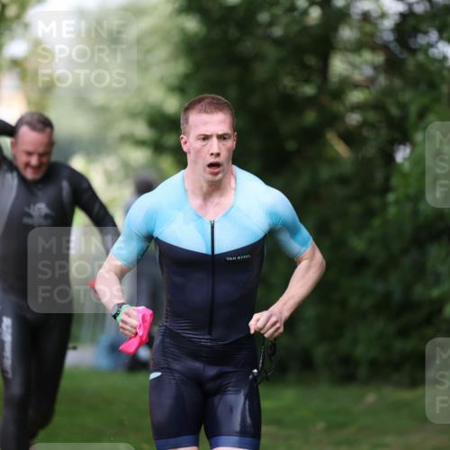 15.06.2025 - 7 Türme Triathlon Michael Strokosch http://msf.ph/oto/7967966 15.06.2025 12:53:48 Schwimmen 760, 862, 1072, 1133, 1156 meine-sportfotos.de