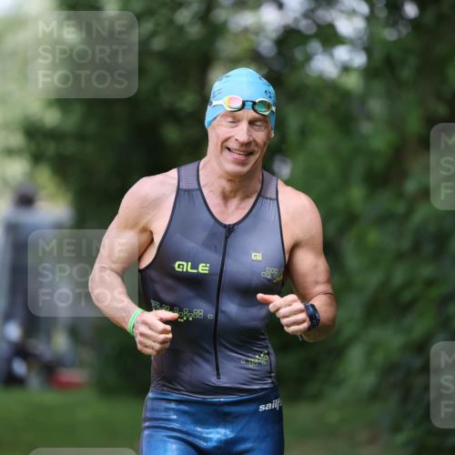 15.06.2025 - 7 Türme Triathlon Michael Strokosch http://msf.ph/oto/7968136 15.06.2025 12:54:09 Schwimmen 734, 760, 862, 930, 978, 990, 996, 1016, 1045, 1181 meine-sportfotos.de
