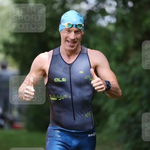 15.06.2025 - 7 Türme Triathlon Michael Strokosch http://msf.ph/oto/7968140 15.06.2025 12:54:10 Schwimmen 734, 760, 862, 930, 978, 990, 996, 1016, 1045, 1181 meine-sportfotos.de