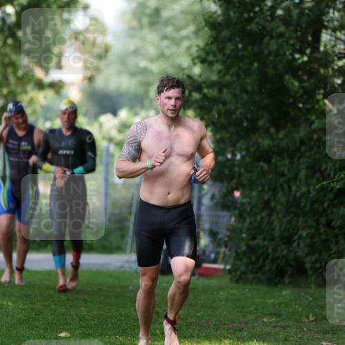 15.06.2025 - 7 Türme Triathlon Michael Strokosch http://msf.ph/oto/7968153 15.06.2025 12:54:13 Schwimmen 734, 760, 862, 930, 978, 990, 996, 1016, 1045, 1181 meine-sportfotos.de