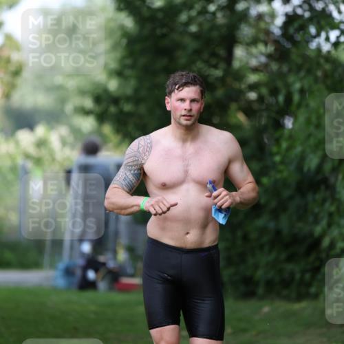 15.06.2025 - 7 Türme Triathlon Michael Strokosch http://msf.ph/oto/7968164 15.06.2025 12:54:14 Schwimmen 707, 734, 760, 862, 930, 978, 990, 996, 1016, 1045, 1181 meine-sportfotos.de