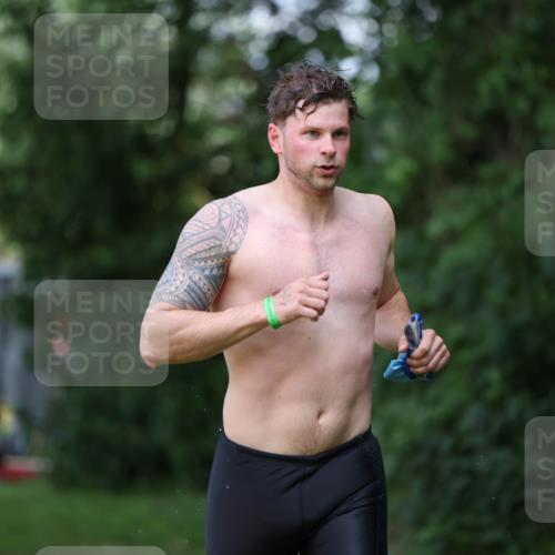 15.06.2025 - 7 Türme Triathlon Michael Strokosch http://msf.ph/oto/7968172 15.06.2025 12:54:15 Schwimmen 707, 734, 760, 862, 930, 978, 990, 996, 1016, 1045, 1181 meine-sportfotos.de