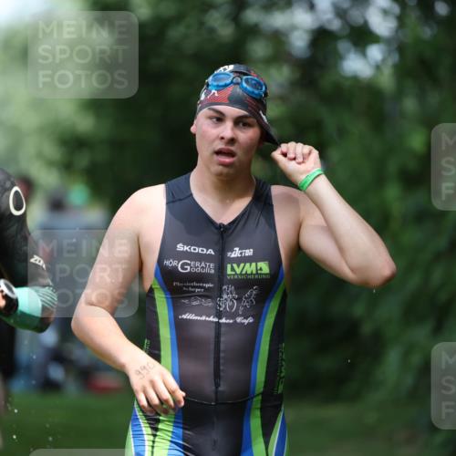 15.06.2025 - 7 Türme Triathlon Michael Strokosch http://msf.ph/oto/7968193 15.06.2025 12:54:19 Schwimmen 707, 734, 802, 930, 978, 990, 996, 1006, 1016, 1045, 1181 meine-sportfotos.de