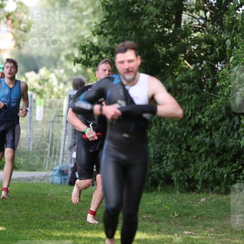 15.06.2025 - 7 Türme Triathlon Michael Strokosch http://msf.ph/oto/7968210 15.06.2025 12:54:21 Schwimmen 707, 734, 802, 930, 978, 990, 996, 1006, 1016, 1045, 1105, 1181 meine-sportfotos.de