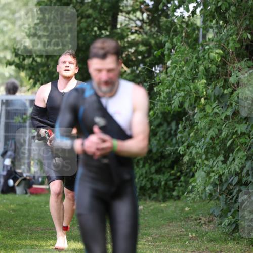 15.06.2025 - 7 Türme Triathlon Michael Strokosch http://msf.ph/oto/7968220 15.06.2025 12:54:22 Schwimmen 707, 734, 802, 930, 978, 990, 996, 998, 1006, 1016, 1045, 1105, 1181 meine-sportfotos.de