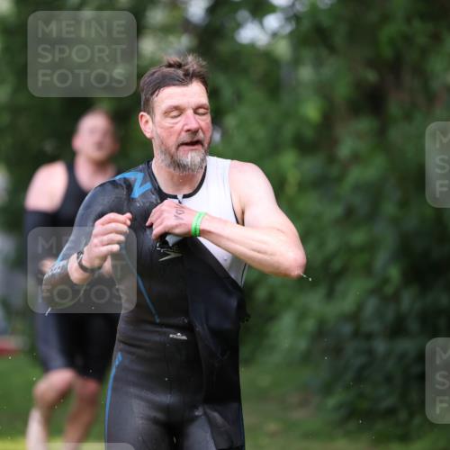 15.06.2025 - 7 Türme Triathlon Michael Strokosch http://msf.ph/oto/7968227 15.06.2025 12:54:23 Schwimmen 707, 734, 802, 930, 978, 990, 996, 998, 1006, 1016, 1045, 1104, 1105 meine-sportfotos.de