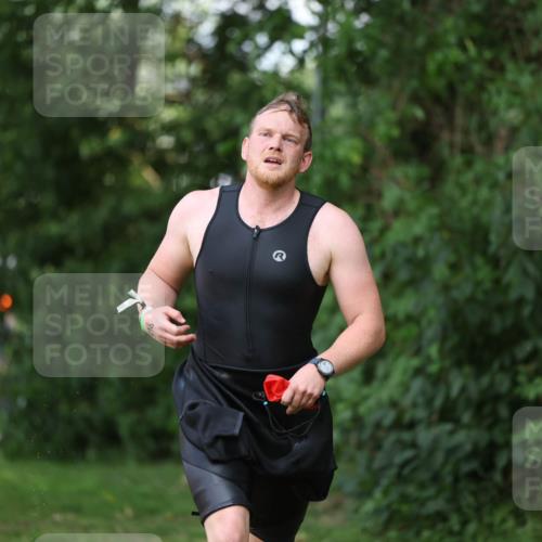15.06.2025 - 7 Türme Triathlon Michael Strokosch http://msf.ph/oto/7968248 15.06.2025 12:54:24 Schwimmen 707, 734, 802, 930, 978, 990, 996, 998, 1006, 1016, 1045, 1104, 1105 meine-sportfotos.de