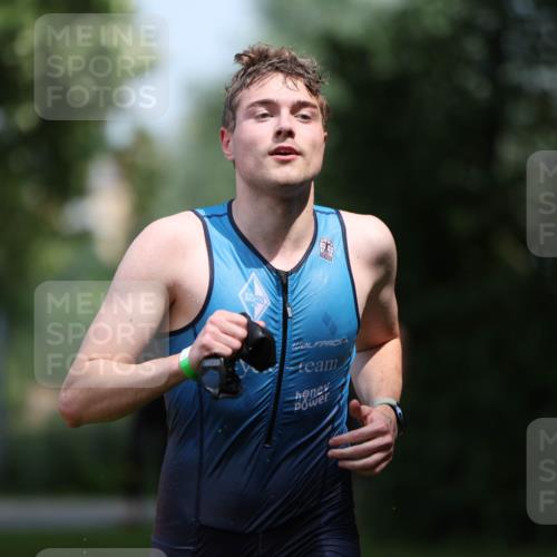 15.06.2025 - 7 Türme Triathlon Michael Strokosch http://msf.ph/oto/7968272 15.06.2025 12:54:26 Schwimmen 707, 734, 802, 930, 978, 990, 996, 998, 1006, 1016, 1104, 1105 meine-sportfotos.de
