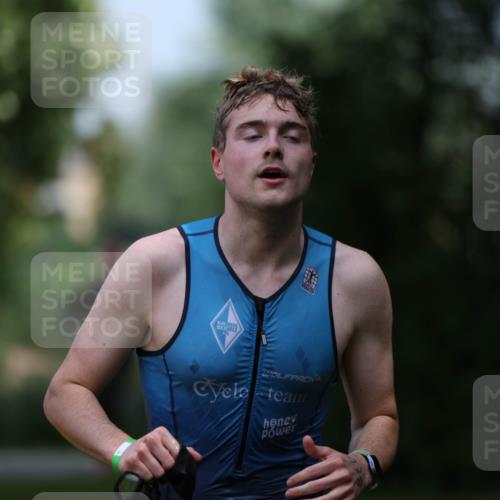 15.06.2025 - 7 Türme Triathlon Michael Strokosch http://msf.ph/oto/7968273 15.06.2025 12:54:27 Schwimmen 707, 734, 740, 802, 930, 978, 990, 996, 998, 1006, 1016, 1104, 1105 meine-sportfotos.de