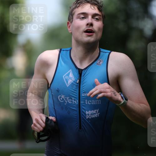 15.06.2025 - 7 Türme Triathlon Michael Strokosch http://msf.ph/oto/7968276 15.06.2025 12:54:27 Schwimmen 707, 734, 740, 802, 930, 978, 990, 996, 998, 1006, 1016, 1104, 1105 meine-sportfotos.de