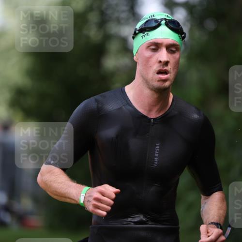 15.06.2025 - 7 Türme Triathlon Michael Strokosch http://msf.ph/oto/7968298 15.06.2025 12:54:29 Schwimmen 707, 734, 740, 802, 930, 978, 996, 998, 1006, 1016, 1104, 1105 meine-sportfotos.de