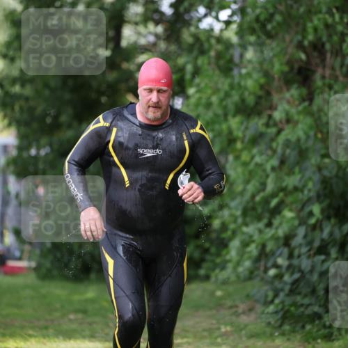 15.06.2025 - 7 Türme Triathlon Michael Strokosch http://msf.ph/oto/7968327 15.06.2025 12:54:33 Schwimmen 707, 734, 740, 802, 916, 939, 978, 996, 998, 1006, 1104, 1105 meine-sportfotos.de