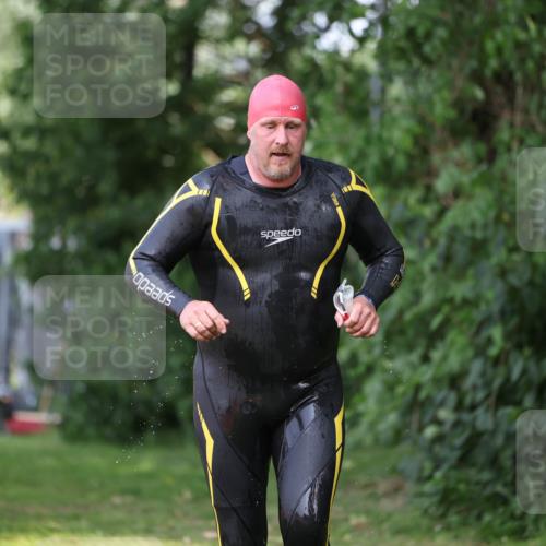15.06.2025 - 7 Türme Triathlon Michael Strokosch http://msf.ph/oto/7968332 15.06.2025 12:54:33 Schwimmen 707, 734, 740, 802, 916, 939, 978, 996, 998, 1006, 1104, 1105 meine-sportfotos.de