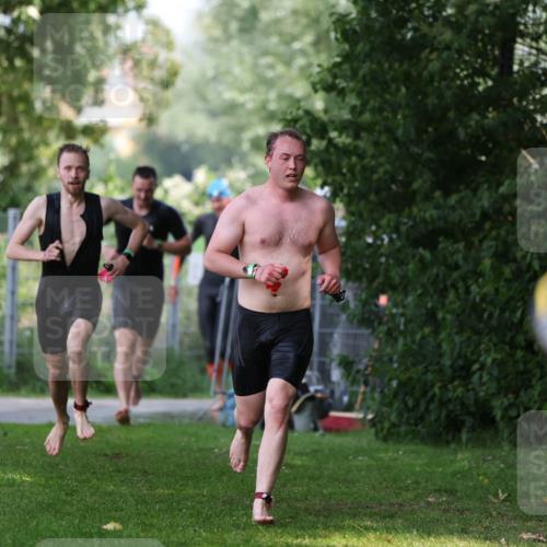 15.06.2025 - 7 Türme Triathlon Michael Strokosch http://msf.ph/oto/7968343 15.06.2025 12:54:35 Schwimmen 707, 719, 734, 740, 802, 916, 939, 945, 978, 996, 998, 1006, 1104, 1105 meine-sportfotos.de