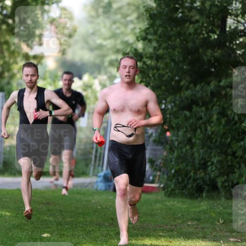 15.06.2025 - 7 Türme Triathlon Michael Strokosch http://msf.ph/oto/7968349 15.06.2025 12:54:35 Schwimmen 707, 719, 734, 740, 802, 916, 939, 945, 978, 996, 998, 1006, 1104, 1105 meine-sportfotos.de